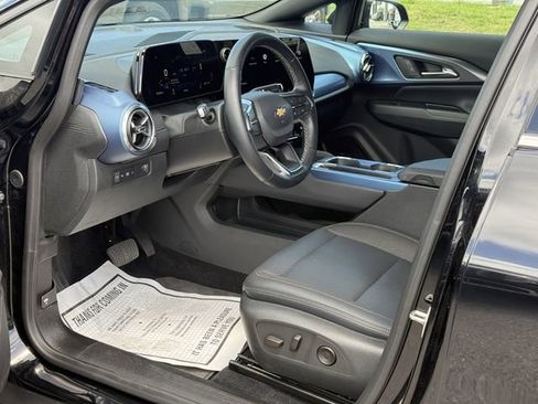 Used 2025 Chevrolet Equinox EV LT w/ Convenience Package image 7