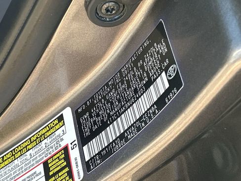 Used 2022 Toyota Camry LE w/ Carpet Mat Package (TMS) image 28