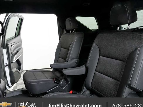 Certified 2025 Chevrolet Traverse LT FWD image 19