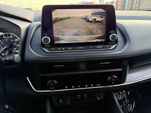 Used 2024 Nissan Rogue SV image 18