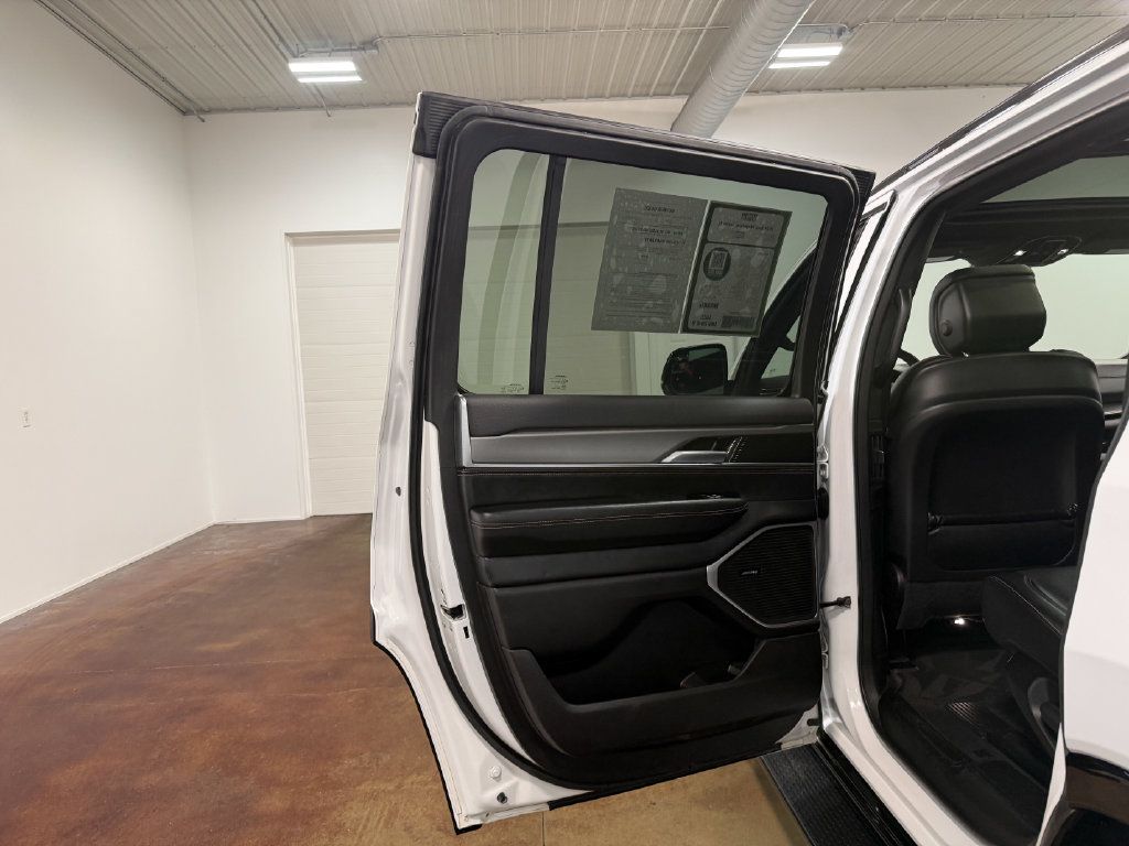 Used 2024 Jeep Wagoneer Series II AWD/4WD image 46