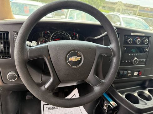Used 2009 Chevrolet Express 3500 RWD image 12
