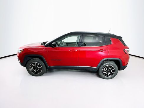 Used 2025 Jeep Compass Trailhawk AWD/4WD image 4