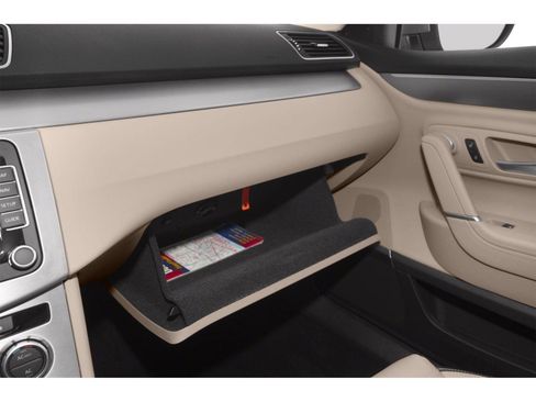 Used 2015 Volkswagen CC Sport image 9