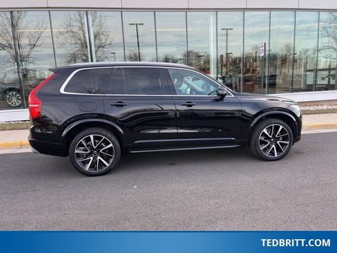 Used 2021 Volvo XC90 T6 Momentum w/ Advanced Package image 9