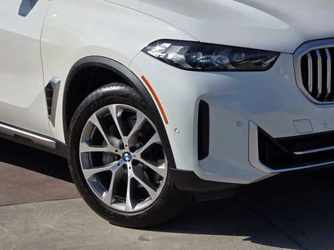 Used 2024 BMW X5 xDrive40i w/ Parking Assistance Package image 5