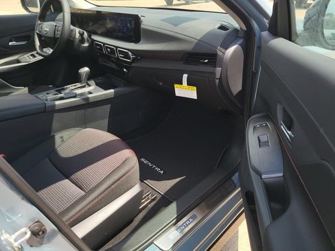 New 2027 Nissan Sentra SR w/ Floor Mat Package FWD image 10