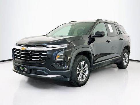 Used 2025 Chevrolet Equinox LT w/ Convenience Package II image 3