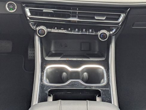Certified 2024 Chevrolet Traverse LT w/ LPO, Floor Liner Package FWD image 20