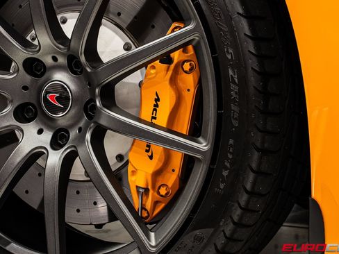 Used 2013 McLaren MP4-12C Spider RWD image 29