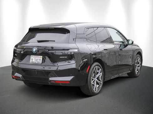 Used 2025 BMW iX xDrive50 w/ Premium Package image 6