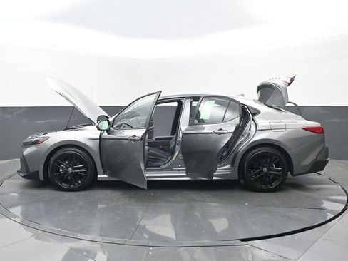 Used 2025 Toyota Camry SE w/ Multimedia Upgrade Package image 32