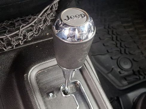 Used 2014 Jeep Wrangler Unlimited Sahara image 14