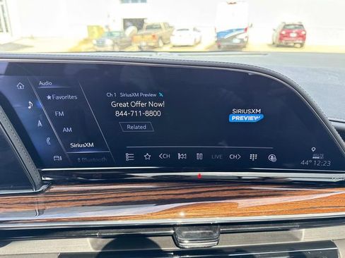 Used 2023 Cadillac Escalade ESV Premium Luxury image 24