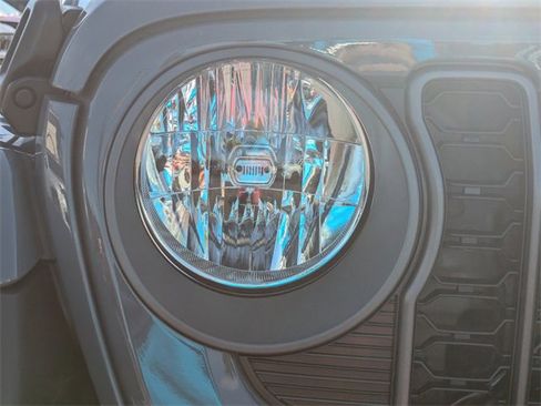 New 2025 Jeep Gladiator Sport image 9