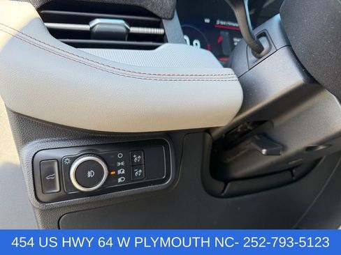 Certified 2025 Ford Explorer Active w/ Active Comfort Package AWD/4WD image 18