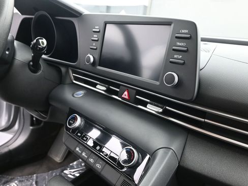 Used 2023 Hyundai Elantra SEL w/ Preferred Accessory Package FWD image 13