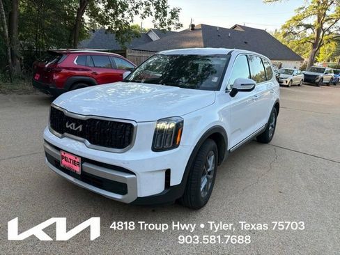 Certified 2025 Kia Telluride LX FWD image 3