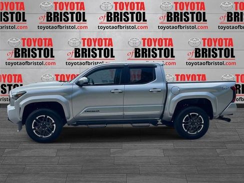Used 2025 Toyota Tacoma TRD Sport AWD/4WD image 6