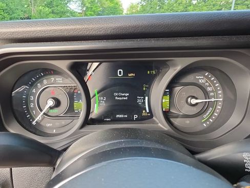 Used 2024 Jeep Wrangler Unlimited w/ Convenience Group AWD/4WD image 15