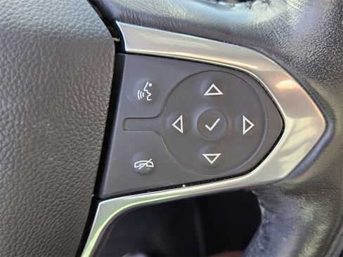 Used 2021 Chevrolet Traverse LT w/ LT Premium Package image 23