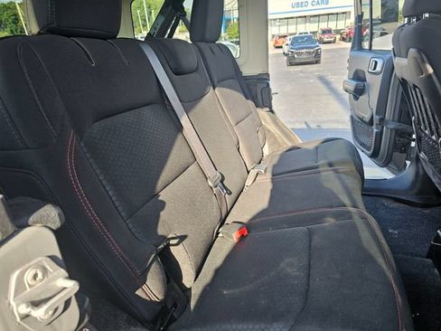 Used 2019 Jeep Wrangler Unlimited Rubicon AWD/4WD image 17