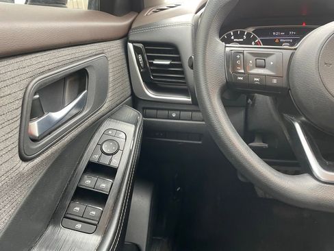 Certified 2021 Nissan Rogue SV FWD image 12