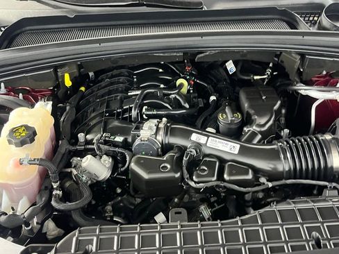 Used 2023 Jeep Grand Cherokee Laredo w/ Luxury Tech Group I AWD/4WD image 32