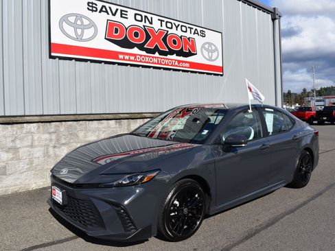 Certified 2025 Toyota Camry SE image 1