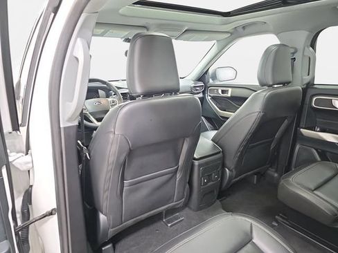 Used 2023 Ford Explorer XLT w/ Equipment Group 202A AWD/4WD image 12