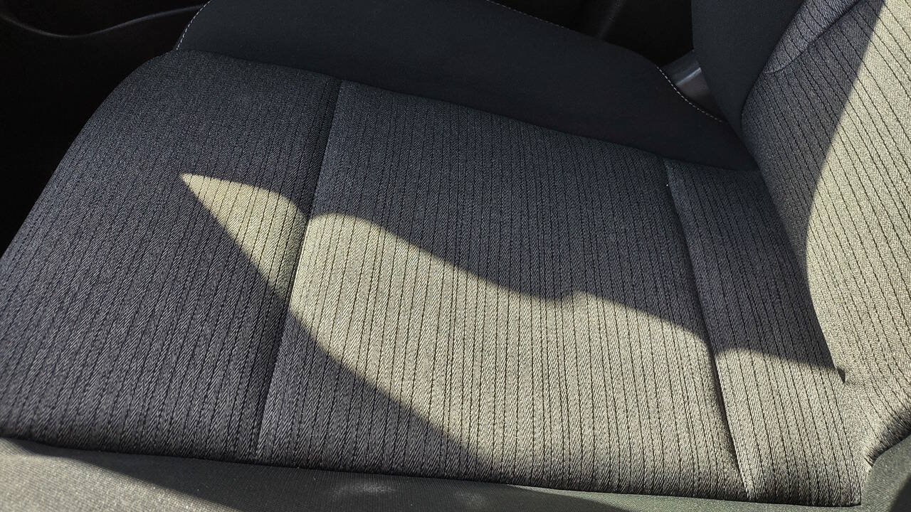 Used 2021 Nissan Rogue SV FWD image 23