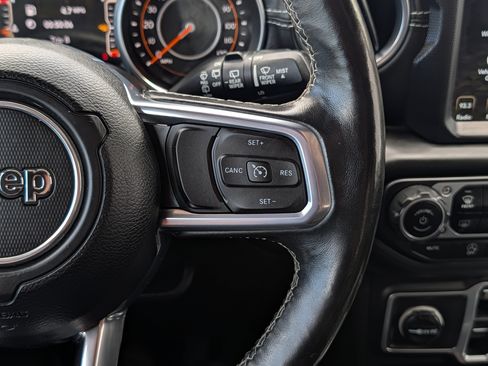 Used 2018 Jeep Wrangler Unlimited Sahara AWD/4WD image 25
