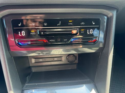 Certified 2023 Volkswagen Tiguan SE R-Line FWD image 22