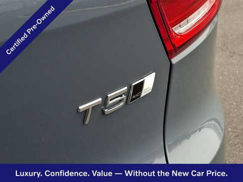 Certified 2022 Volvo XC40 T5 R-Design w/ Advanced Package AWD/4WD image 31