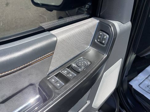 Used 2022 Ford F150 Platinum w/ FX4 Off-Road Package AWD/4WD image 17