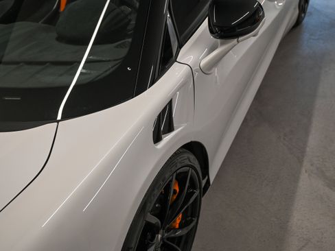Used 2025 McLaren Artura Spider RWD image 5