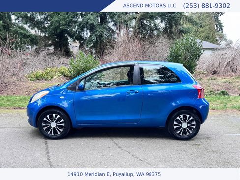 Used 2008 Toyota Yaris 2-Door Hatchback image 2