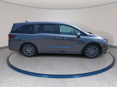 New 2026 Honda Odyssey Touring image 4