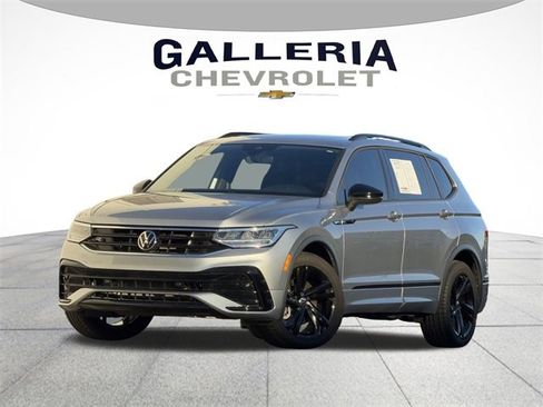 Used 2023 Volkswagen Tiguan SE R-Line image 2