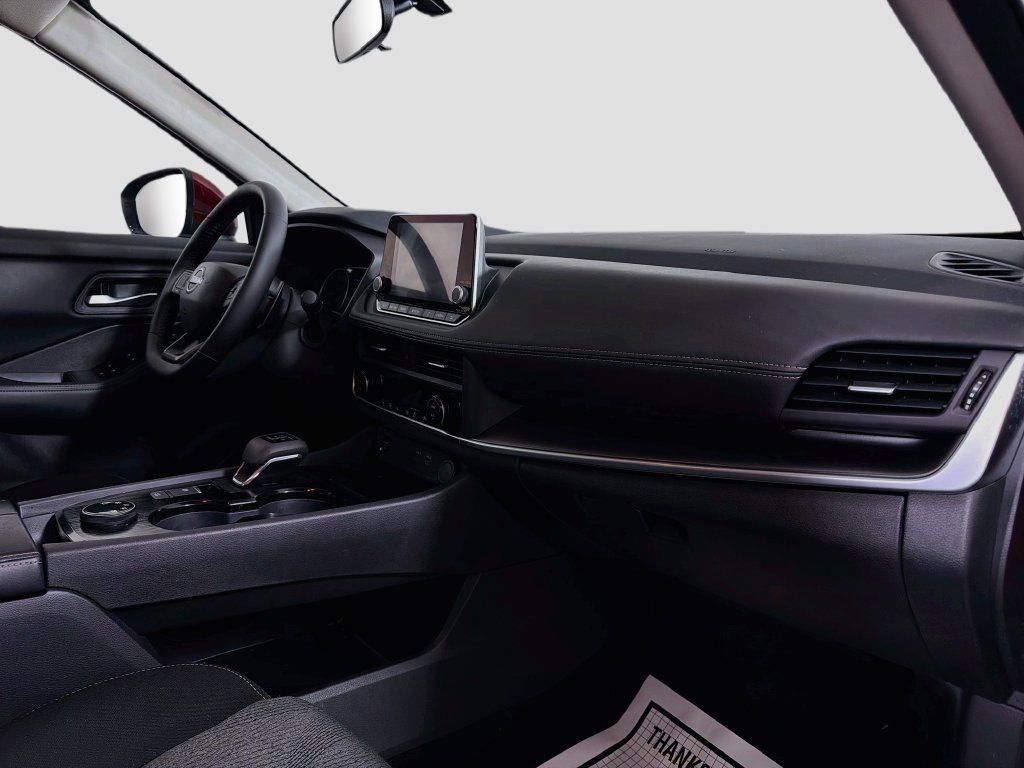 Used 2025 Nissan Rogue SV AWD/4WD image 28