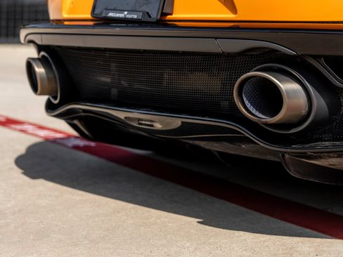 Used 2022 McLaren GT RWD image 15
