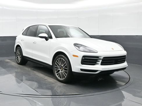 Certified 2023 Porsche Cayenne Platinum Edition image 11