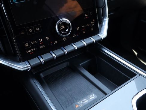 Certified 2025 GMC Acadia Elevation FWD image 17