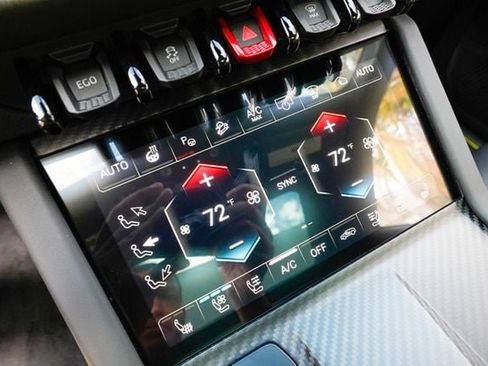 Used 2025 Lamborghini Urus SE image 65