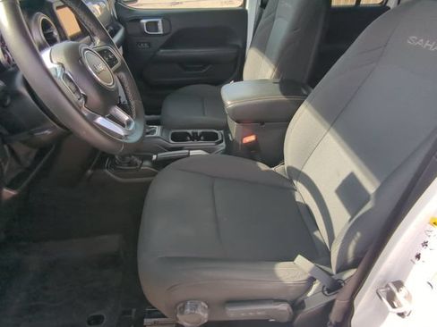 Used 2018 Jeep Wrangler Unlimited Sahara AWD/4WD image 11