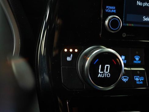 Used 2022 Toyota Highlander XLE FWD image 22