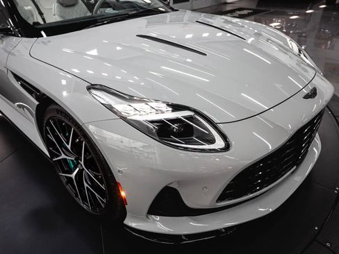 Used 2024 Aston Martin DB12 Convertible RWD image 18