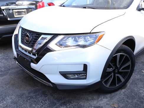 Used 2019 Nissan Rogue SL w/ Premium Package image 2