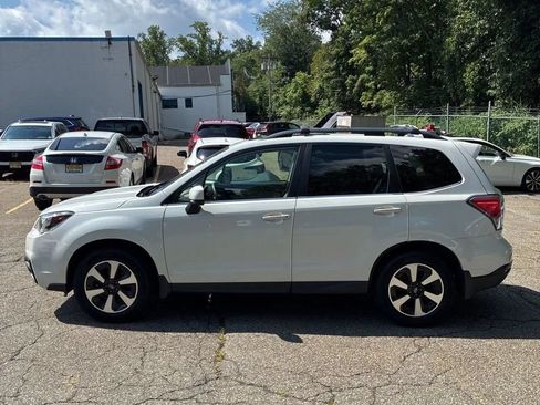 Used 2018 Subaru Forester 2.5i Limited AWD/4WD image 3