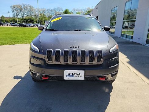 Used 2015 Jeep Cherokee Trailhawk w/ Comfort/Convenience Group AWD/4WD image 3